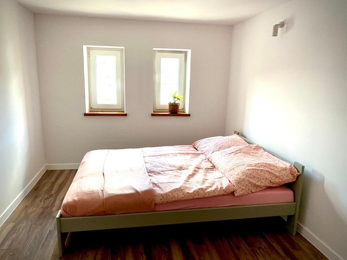 Noclegi Przy Golebiarce Wlen Exteriör bild